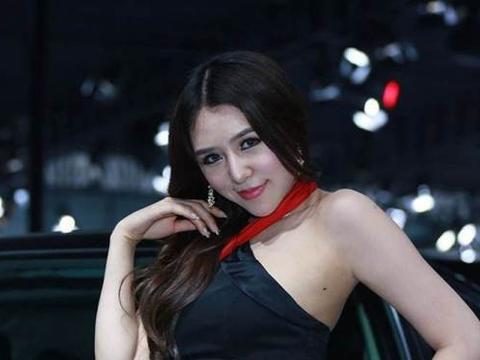 全新马自达CX5亮相，惊艳魂动红闪耀全场，美女车模成陪衬