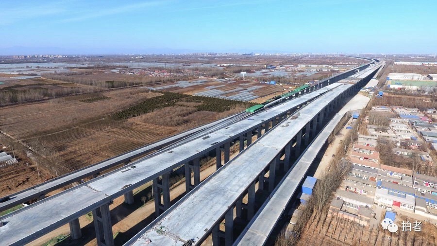 　　△ 2018年12月29日，北京大兴国际机场高速公路全线贯通。摄影 / 新京报记者王贵彬