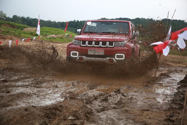 BJ40 PLUS——专业悍将,越野路上不设限