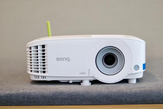 办公投影怎么选闭着眼买明基e580手机电脑轻松无线投屏