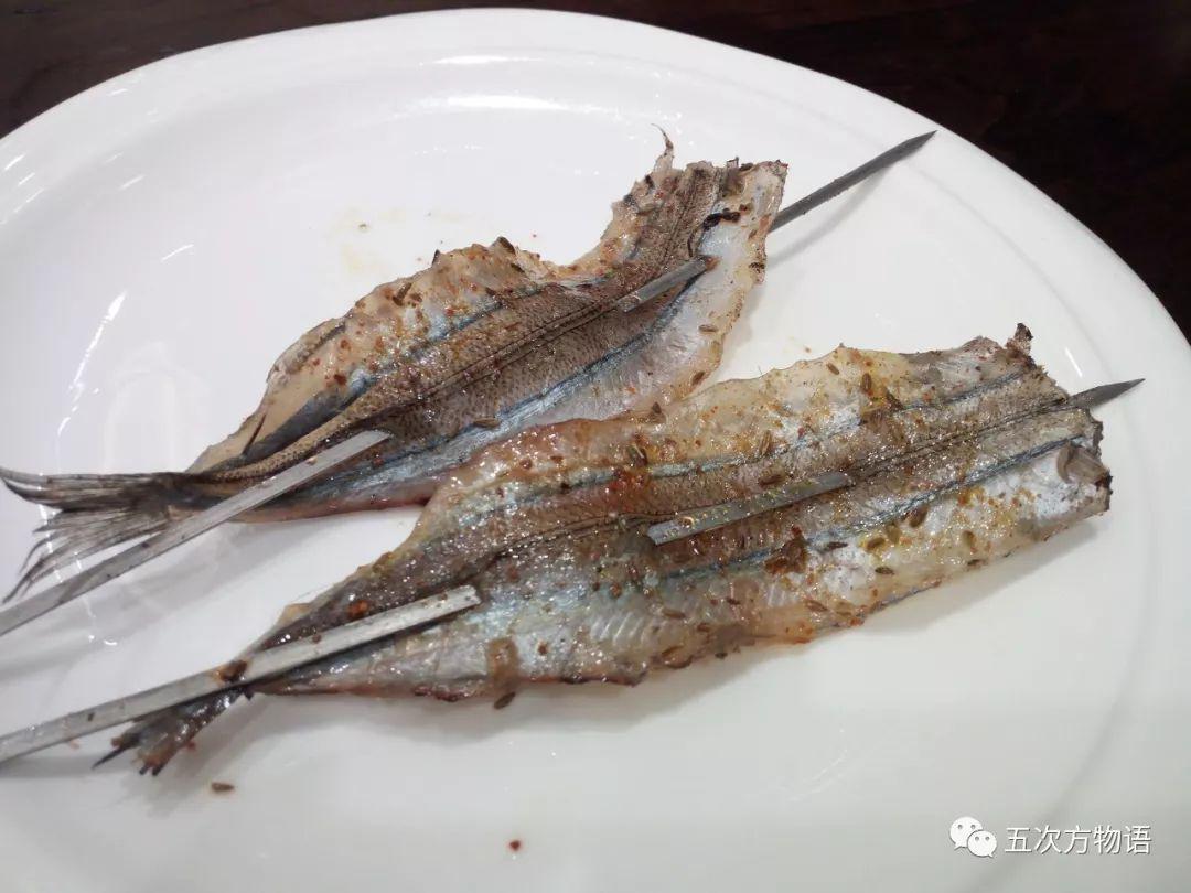 青岛烧烤店里的鱼