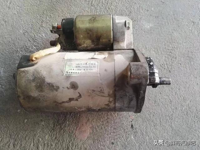 车主启动车辆时一个小失误,造成变速箱壳体破裂,胖哥拆解维修