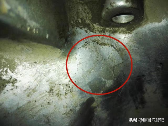 车主启动车辆时一个小失误,造成变速箱壳体破裂,胖哥拆解维修
