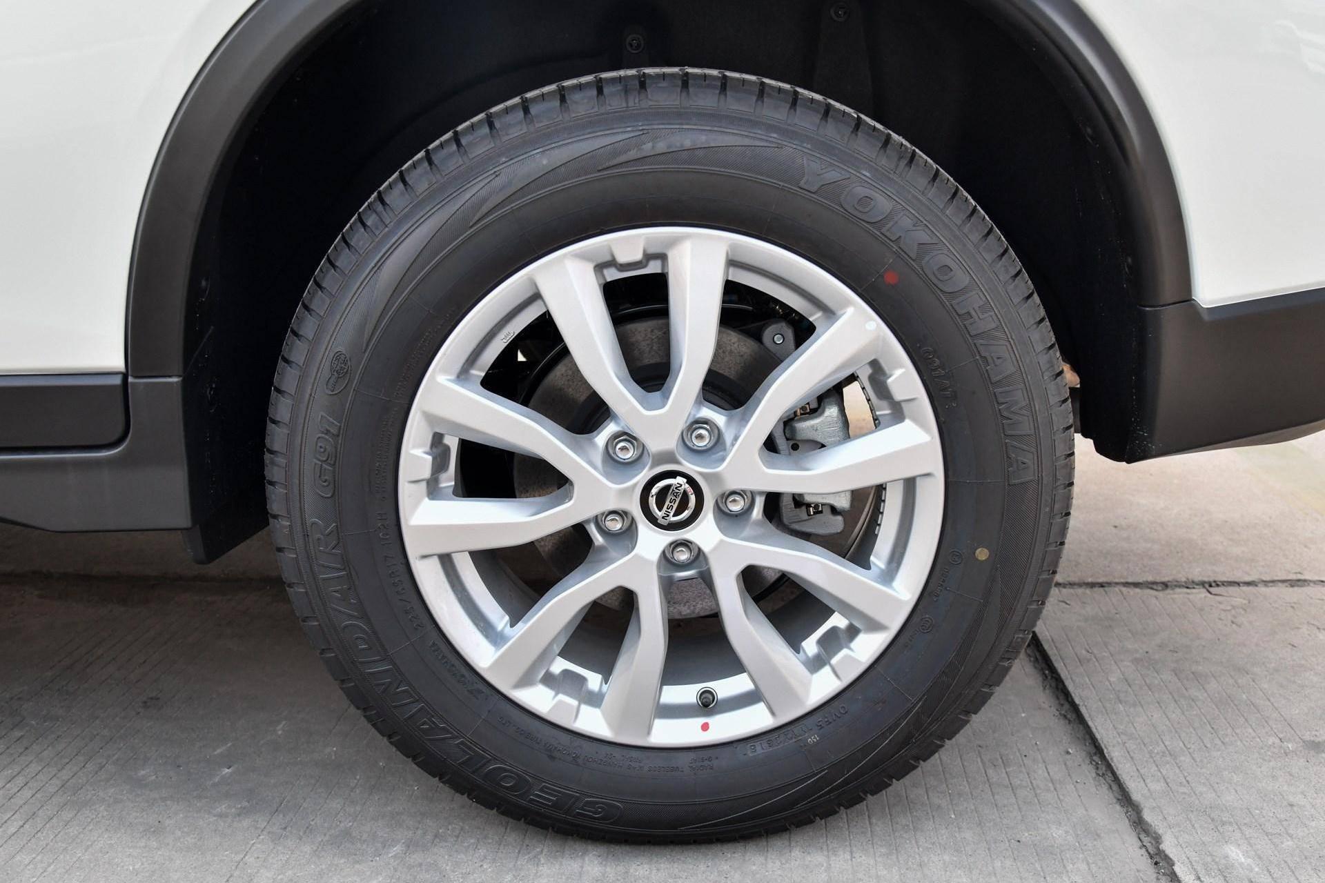 谁说奇骏7座没人买?4.67米压倒RAV4成销冠,标配2.0L油耗8L