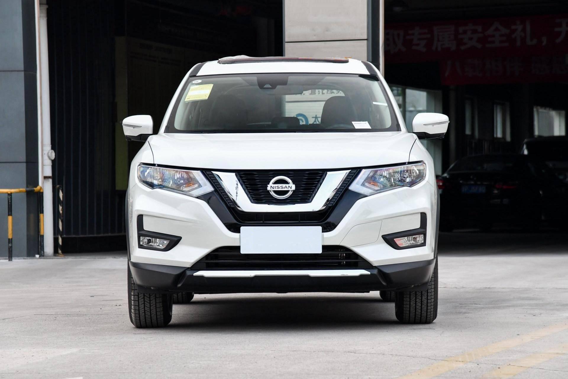 谁说奇骏7座没人买?4.67米压倒RAV4成销冠,标配2.0L油耗8L