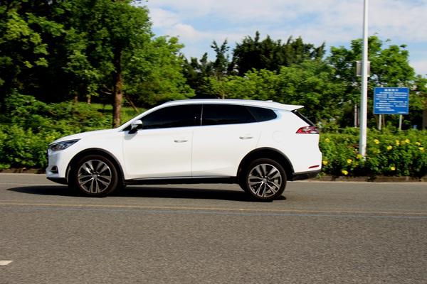 比亚迪唐燃油版性能测试：褪去速度，宽容居家