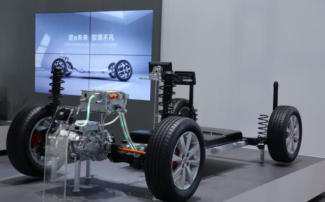 热门车型正面刚!比亚迪e1vs欧拉R1