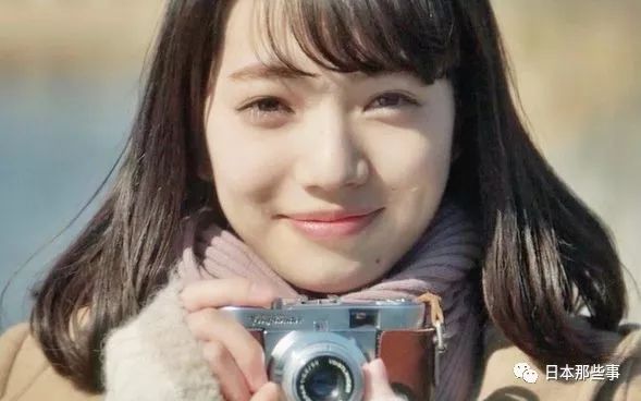 小松菜奈获亚洲新星奖 独特气质受国际时尚界宠爱