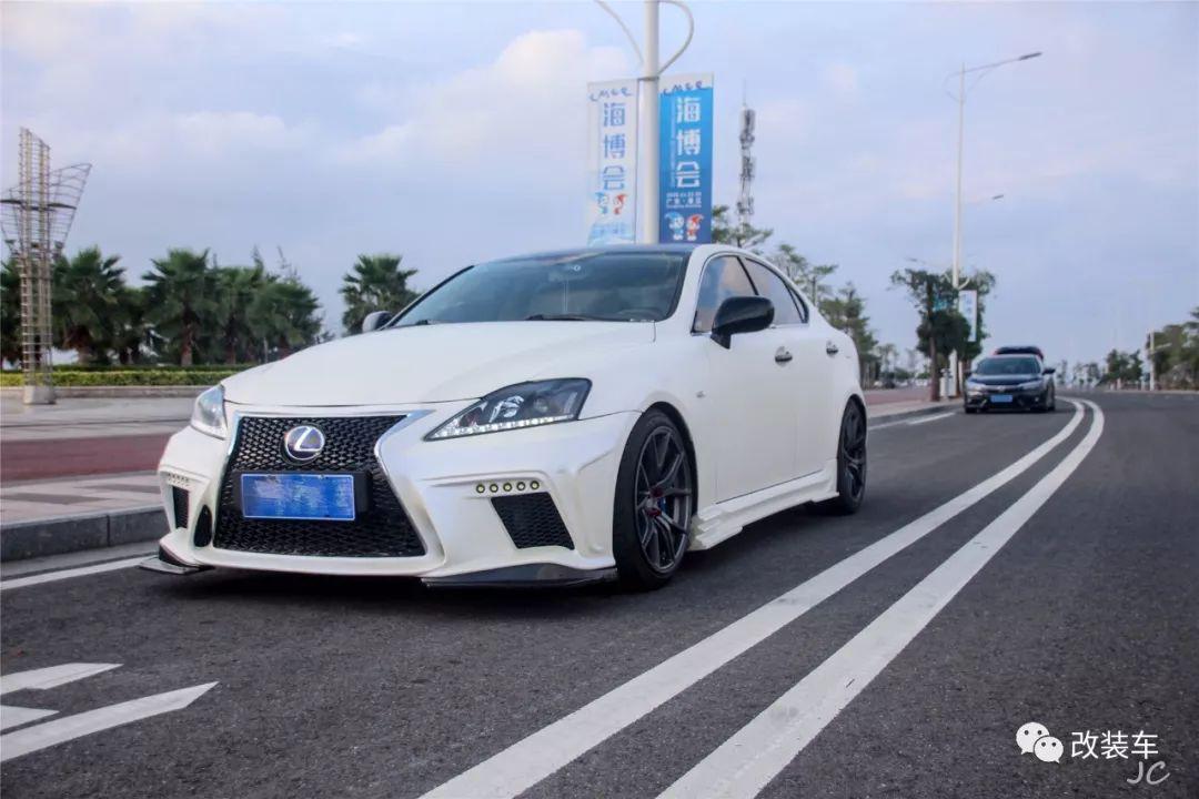雷克萨斯IS300就算车尾不带L,改装后也能展示大气的一面!