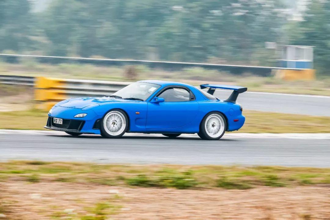 有钱人的快乐:爱转子,一定要买RX-7