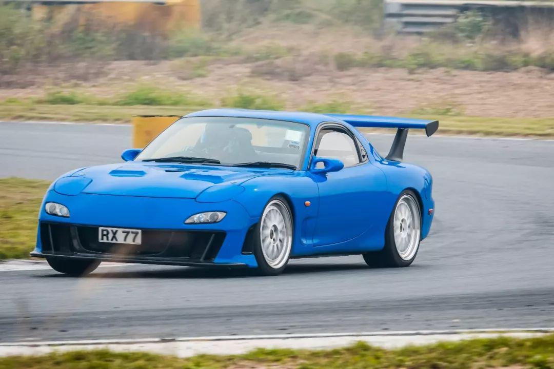 有钱人的快乐:爱转子,一定要买RX-7