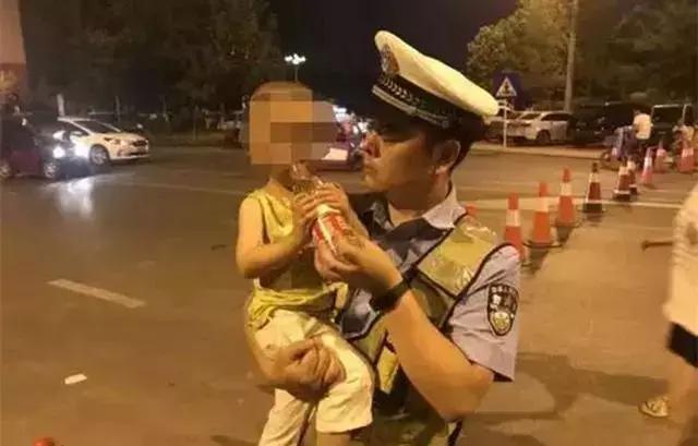 车圈轶事,“熊妈”为看演唱会,把1岁小孩锁车里3小时