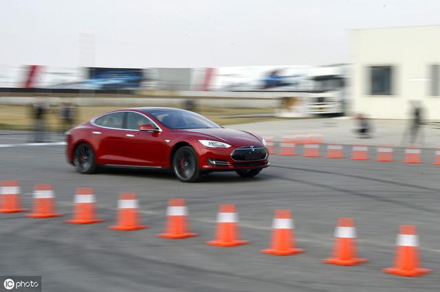 豪华D级车,猛降40万!捷豹XJ:我还能加价卖吗?