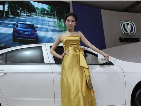 长安车展车模引热议，纳闷为何选她