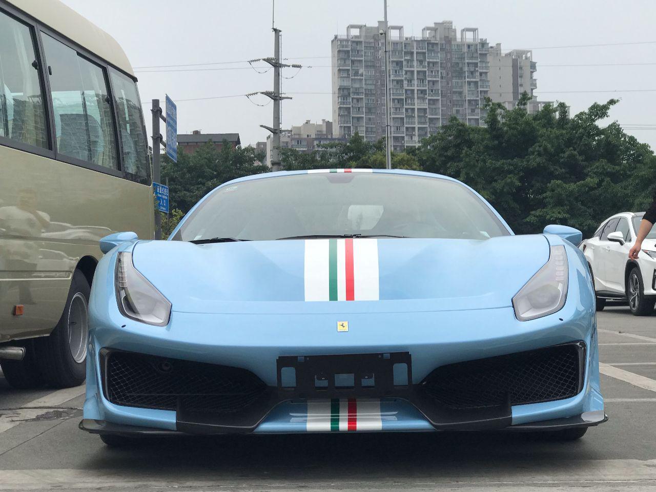 国内第1台,有积分才能买,配置选了150万,门上的号码有说法
