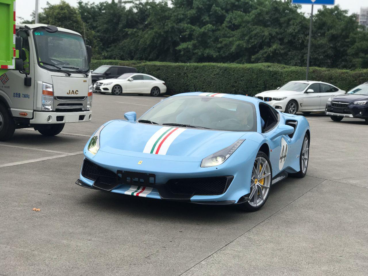 国内第1台,有积分才能买,配置选了150万,门上的号码有说法