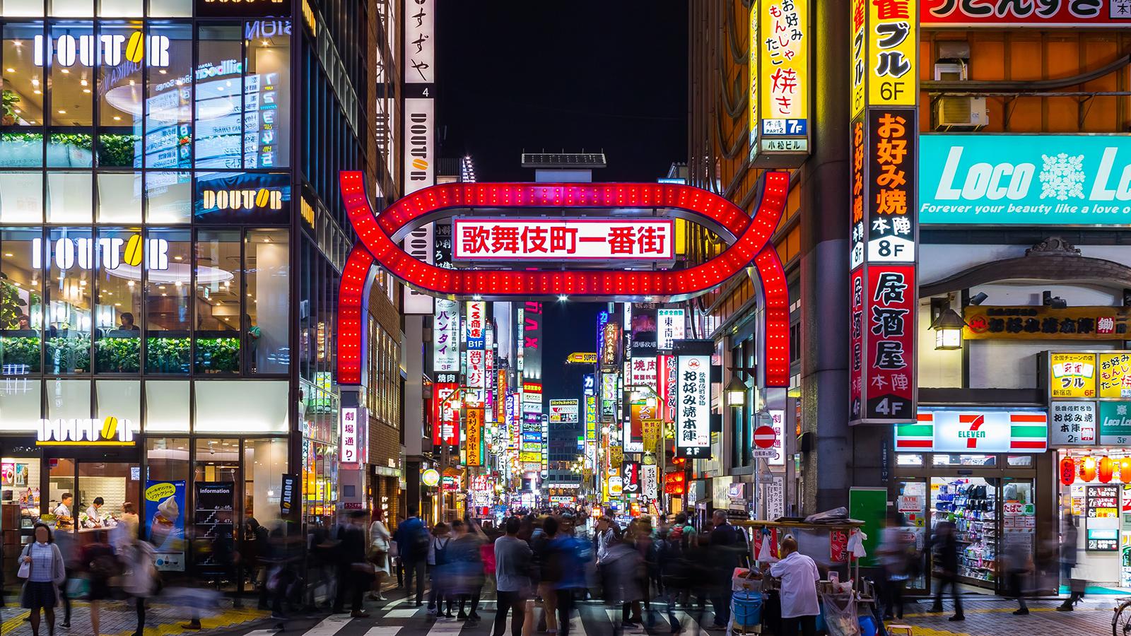 我开着日本山口组的座驾,去了趟亚洲最大的红灯区!
