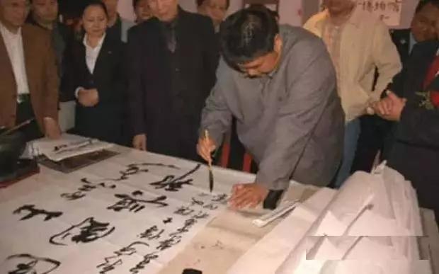 毛新宇书法也有大家风范 令人敬佩