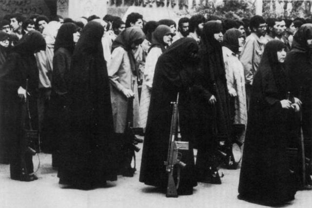 巴列维解放了妇女，为何伊朗女性却带头推翻巴列维王朝呢？