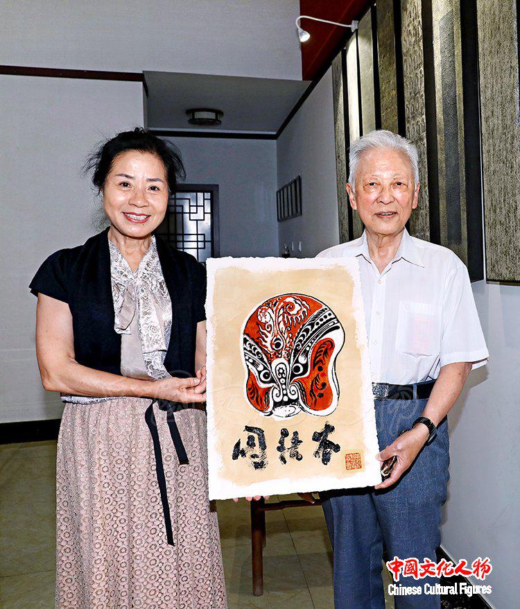 岩彩艺术学会举办“岩彩艺境”中外文化交流·岩彩绘画体验活动