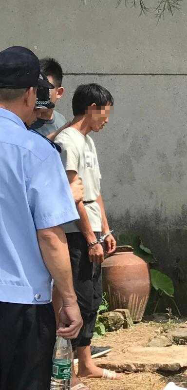 男子杀继子抛尸化粪池曾失控痛哭 村民:被他骗了