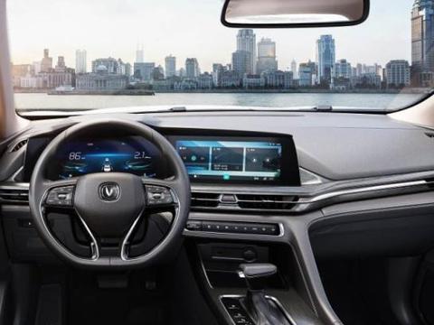 长安CS75PLUS，百公里油耗6.7L，内饰炫彩氛围灯，车友：没白等