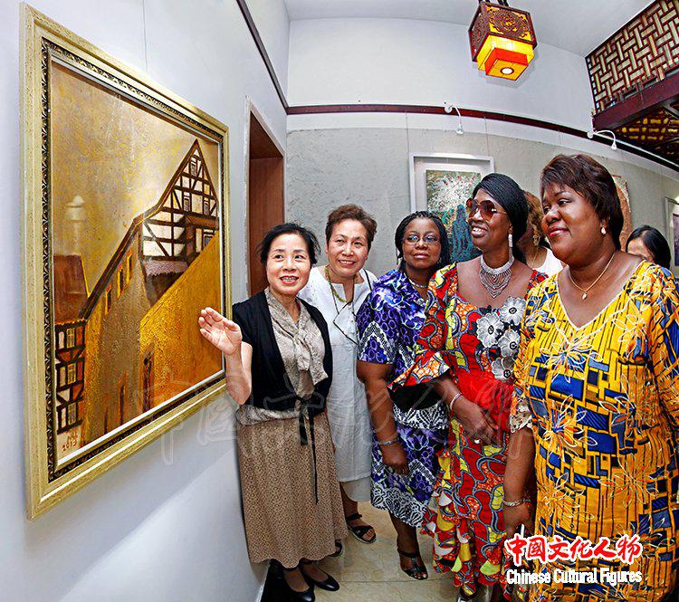 岩彩艺术学会举办“岩彩艺境”中外文化交流·岩彩绘画体验活动