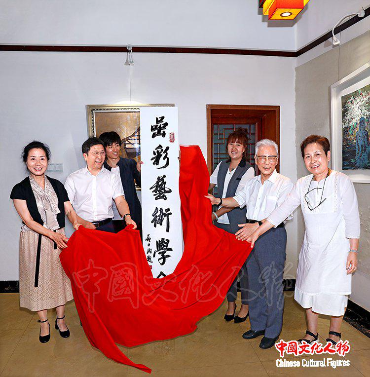 岩彩艺术学会举办“岩彩艺境”中外文化交流·岩彩绘画体验活动