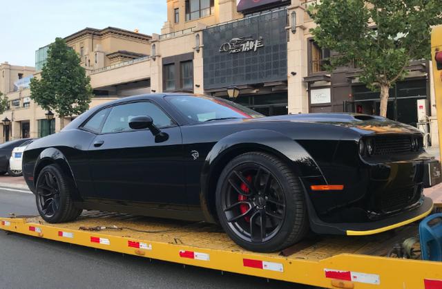 全国第一台2019款道奇地狱猫到店，其实也没想象的那么贵