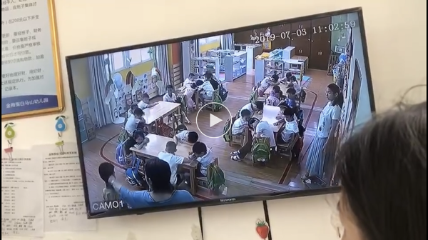 湖北幼儿园老师体罚学生被行政拘留 责令解聘