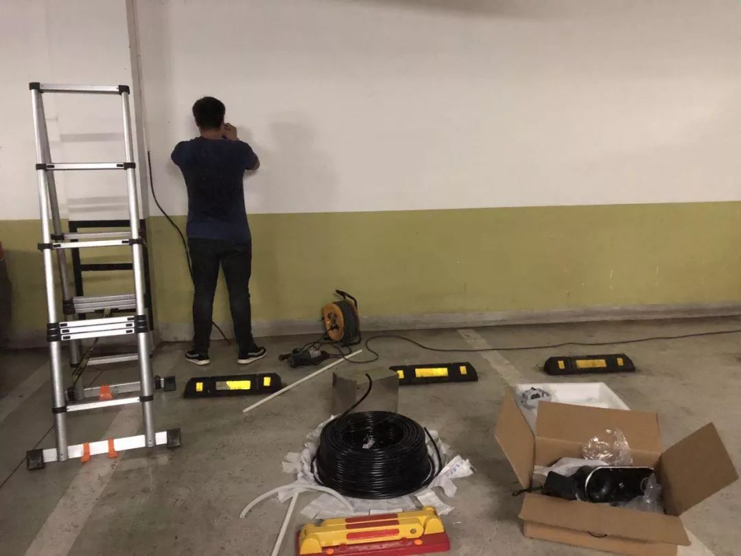 骨灰级车迷正式“触电”!