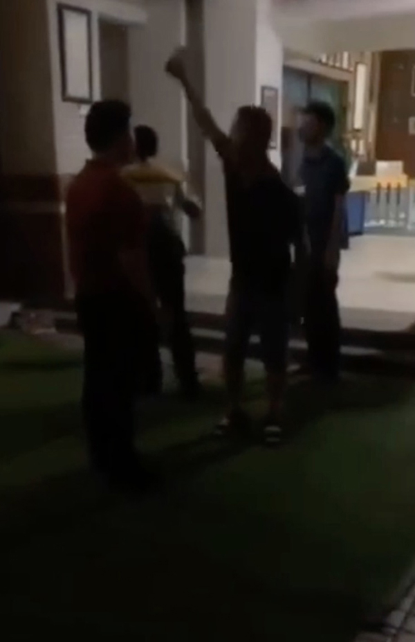 广东一教师被曝性侵学生 警方：系去年发生正调查