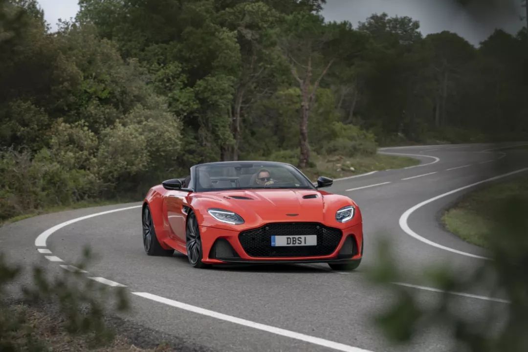 拉风、优雅还要够快?我只想到DBS Superleggera Volante