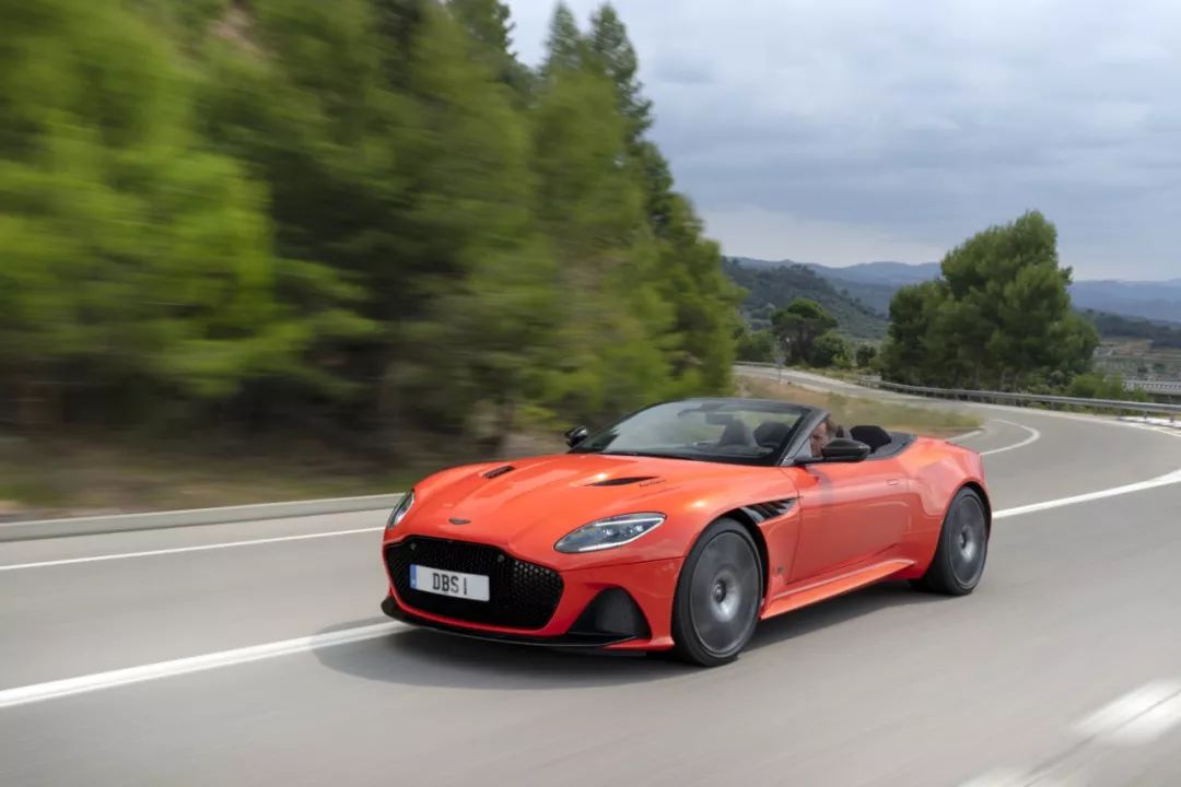 拉风、优雅还要够快?我只想到DBS Superleggera Volante
