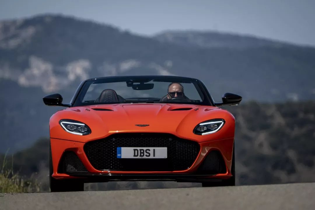 拉风、优雅还要够快?我只想到DBS Superleggera Volante