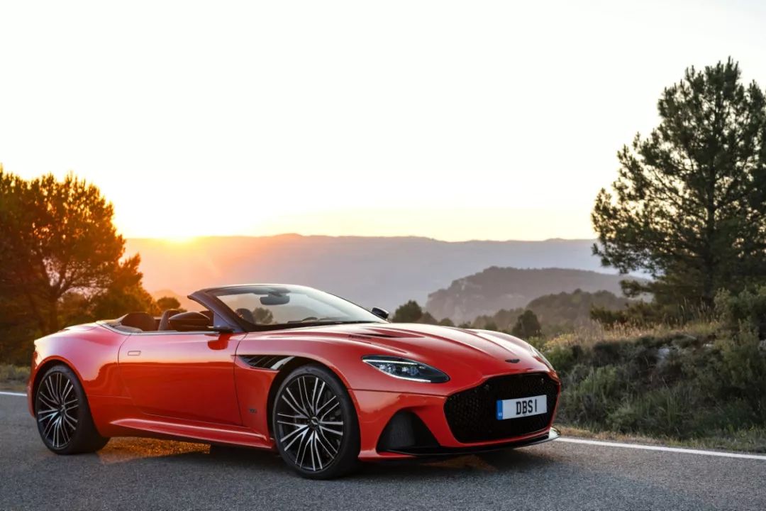 拉风、优雅还要够快?我只想到DBS Superleggera Volante