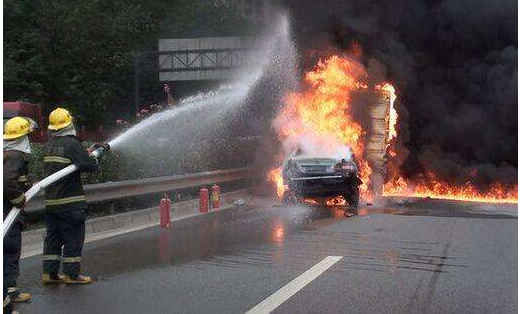 几种没用的车险，买了就和给保险公司做慈善一样，开报废也不会赔