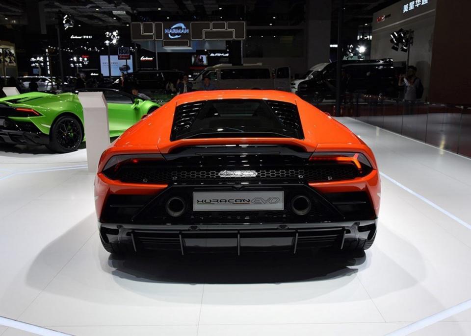 兰博基尼是认识超跑的典范，新车330万起，配5.2L V10发动机