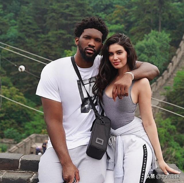 恩比德女友成安德玛中国行最大赢家!球迷:签库里恩比德不如签她