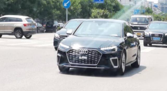 新款奥迪S4实车首曝,比A4运动太多,V6发动机4.7秒破百