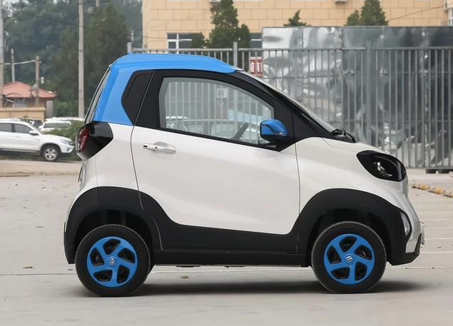 宝骏E100本月购车3.98万起 综合续航里程250km 堪比奔驰Smart