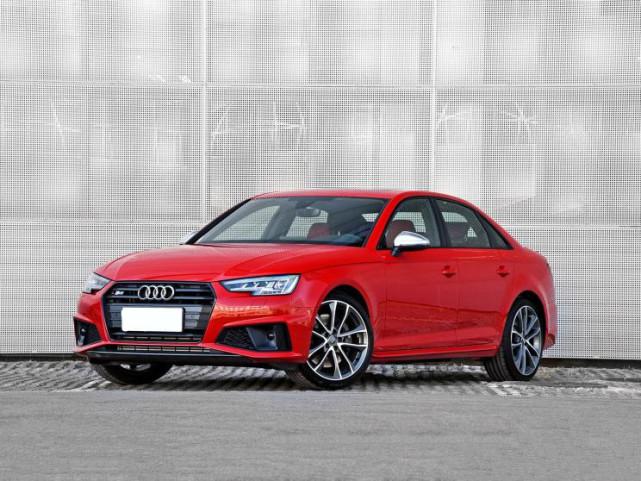 新款奥迪S4实车首曝,比A4运动太多,V6发动机4.7秒破百
