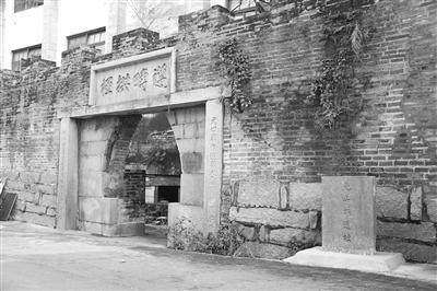 包茎手术后龟头下面一圈肿触摸敏感要紧吗