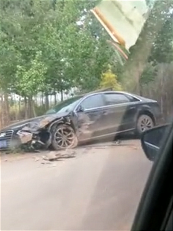 87万奥迪A8与帕杰罗撞车,看到车损那一刻,只能说“不愧是A8”