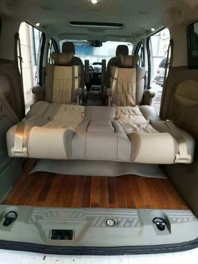 福特途睿欧改装航空座椅,展现不凡商务实力,这才是低调的MPV