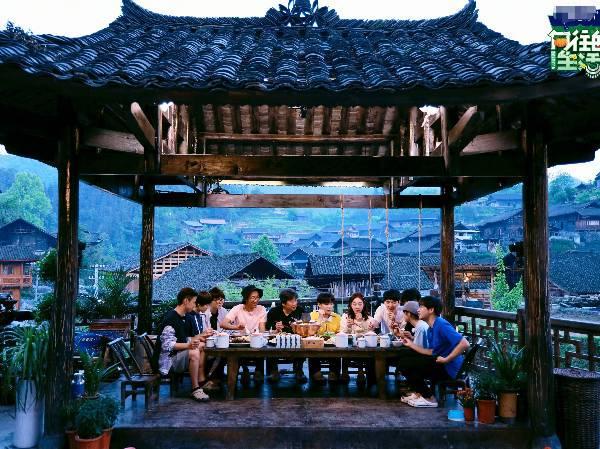 综艺节目《向往的生活》还真的有剧本，黄磊、何炅做的很完美