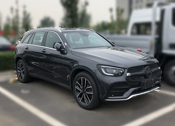 奔驰新款国产GLC实车,动力大涨,尺寸接近宝马X5,还有AMG版