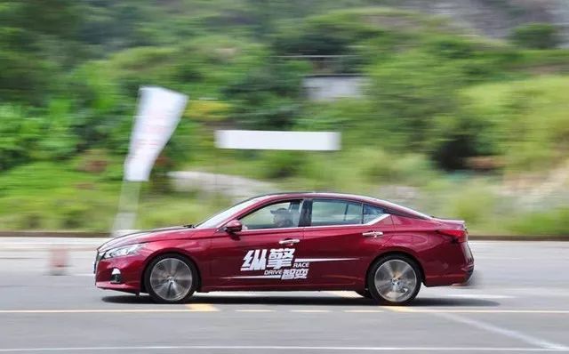 日系三剑客战事再起,武装“超变擎”的天籁为何令雅凯敬畏三分