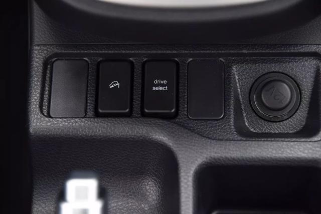 全新的哈弗M6仅售6.6万元起,还买啥哈弗H6呢?