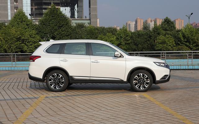 真不一定买奇骏,这日系SUV七座布局,起步2.0L+CVT,才17.68w